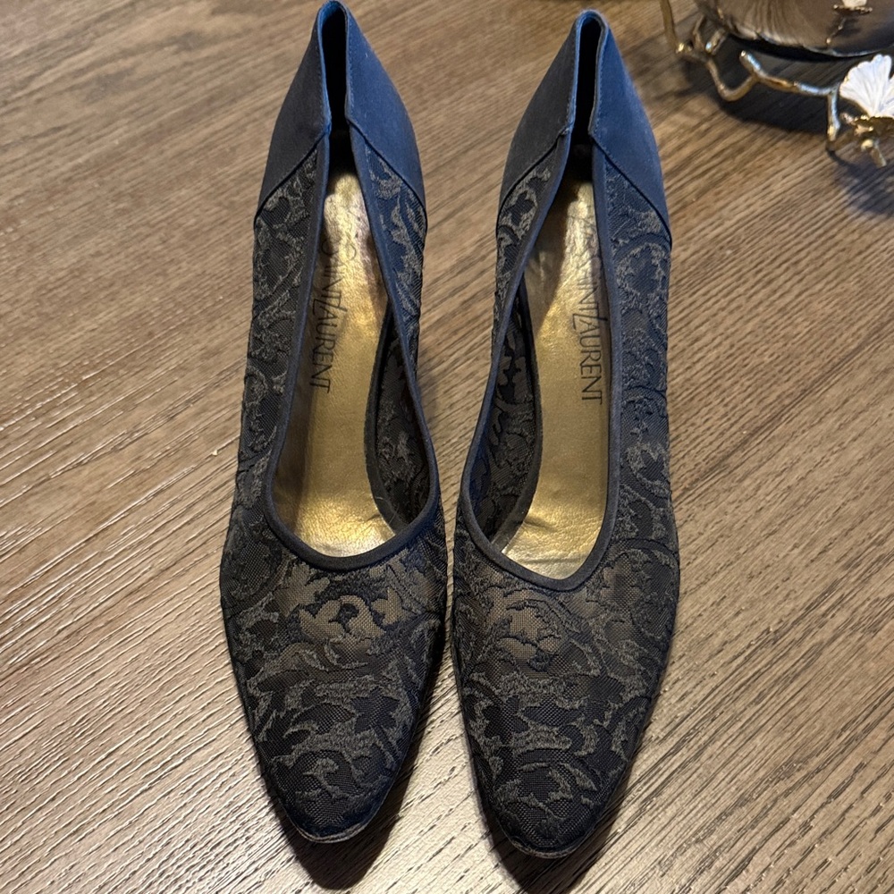 Authentic Saint Laurent classic black lace  Pointed-Toe Pumps